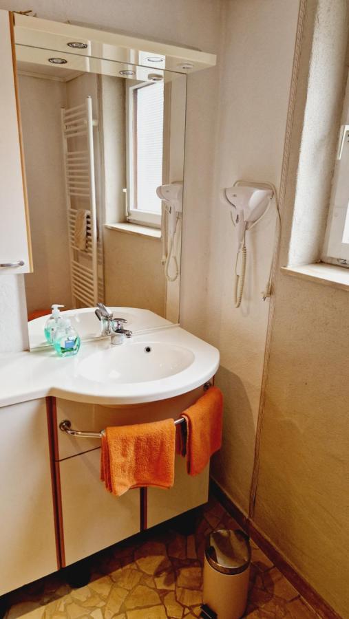 Gasthof Dorfschenke Stall Ngoại thất bức ảnh