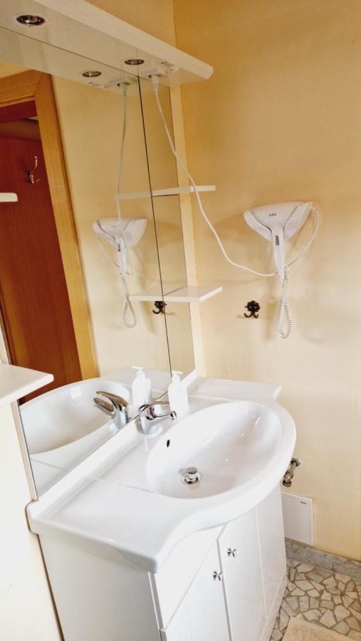 Gasthof Dorfschenke Stall Ngoại thất bức ảnh